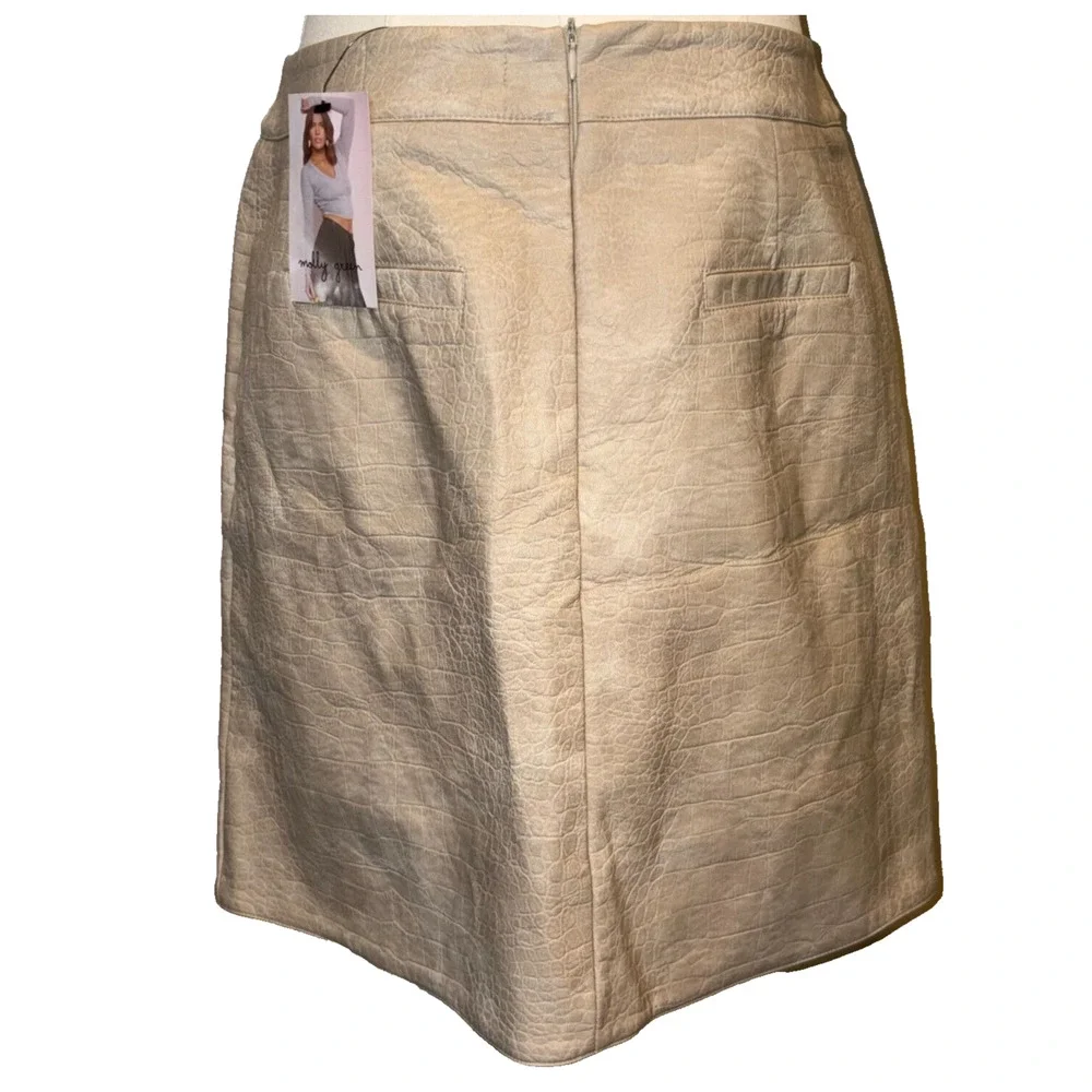 Off White Molly Green Faux leather Skirt/Size Medium/Nashville Based/Double slit - Picture 1 of 3